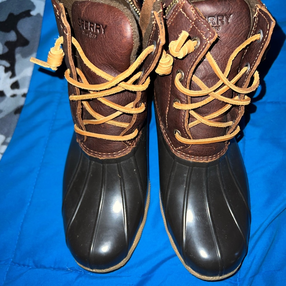 Womens Sperry winter or rain boots